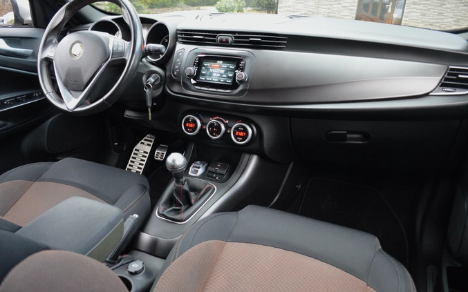 Alfa Romeo Giulietta cena 31900 przebieg: 234321, rok produkcji 2015 z Radzyń Podlaski małe 781